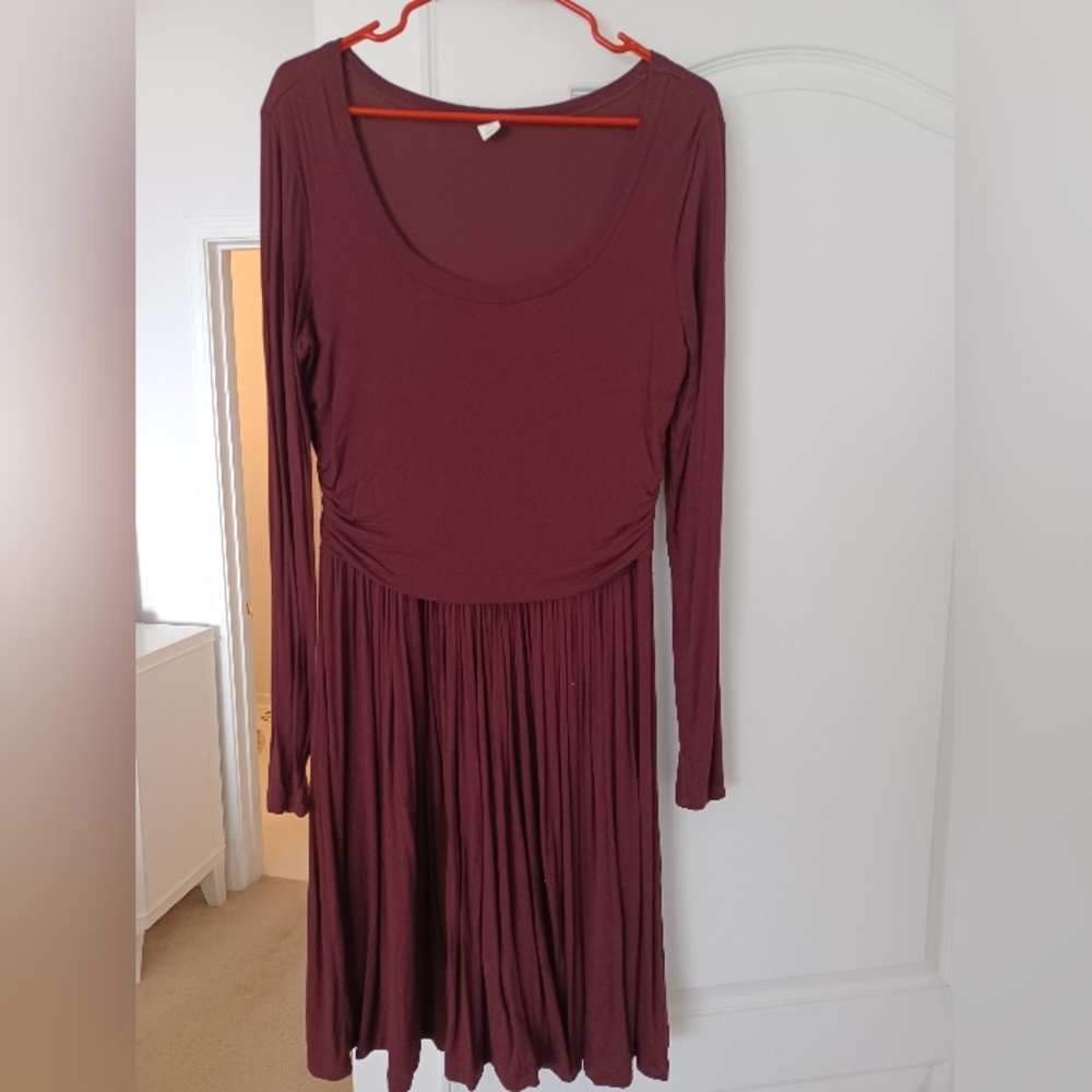 Old Navy pleated dress. Large, Burgundy.